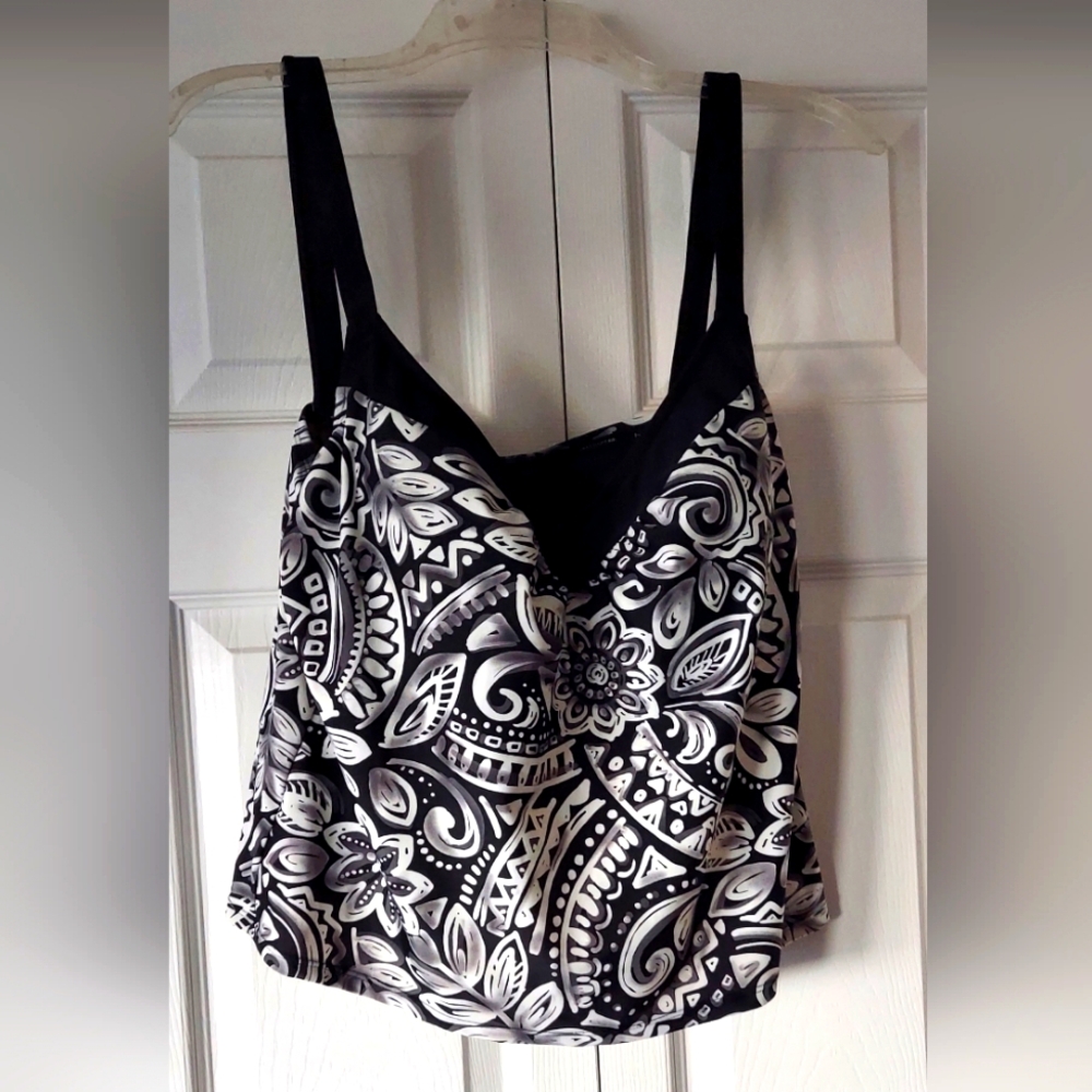 Woman's tankini top